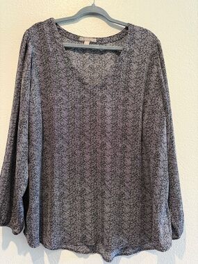 Gray Patterned V-Neck Long-Sleeve Top by Worthington
